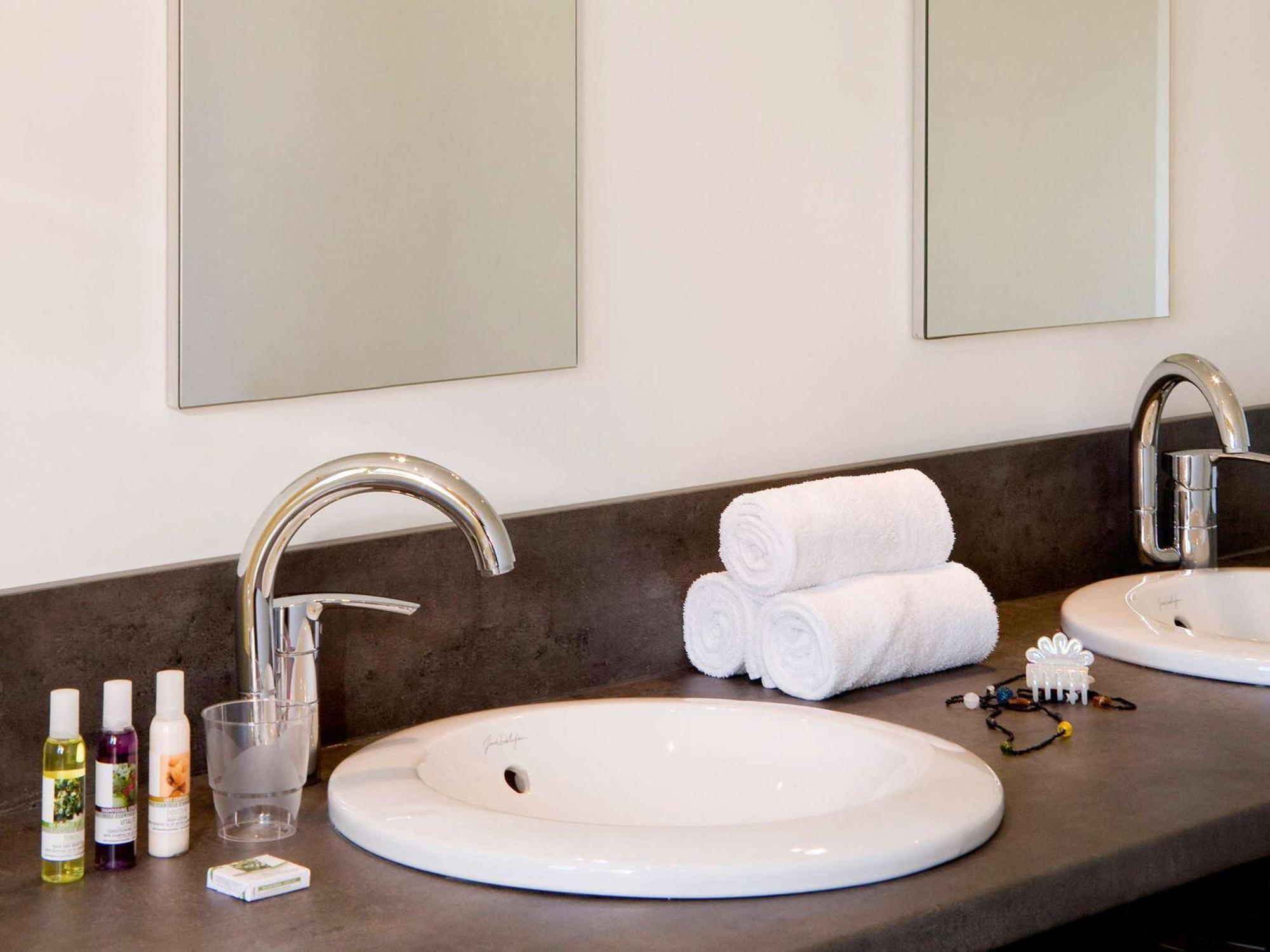 Mercure Aix-En-Provence Sainte-Victoire Шатонёф-ле-Руж Экстерьер фото