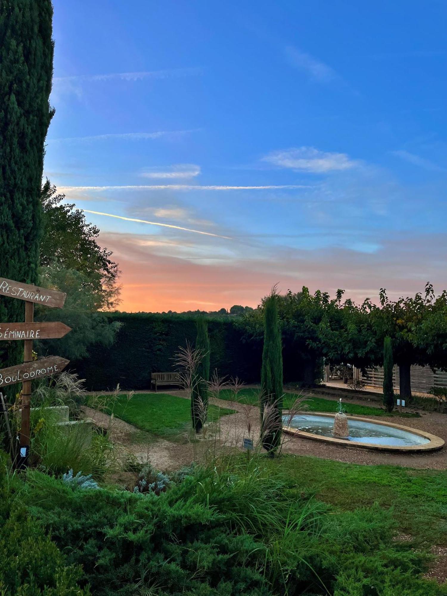 Mercure Aix-En-Provence Sainte-Victoire Шатонёф-ле-Руж Экстерьер фото